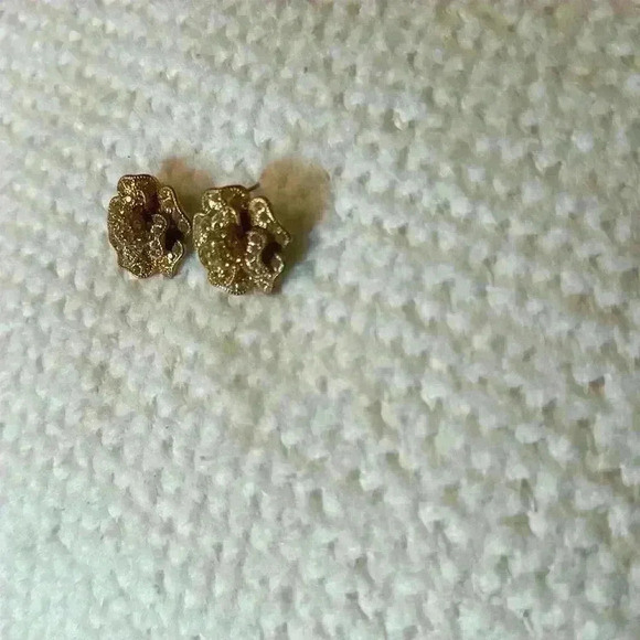 Rose gold flower earrings - Picture 2 of 3